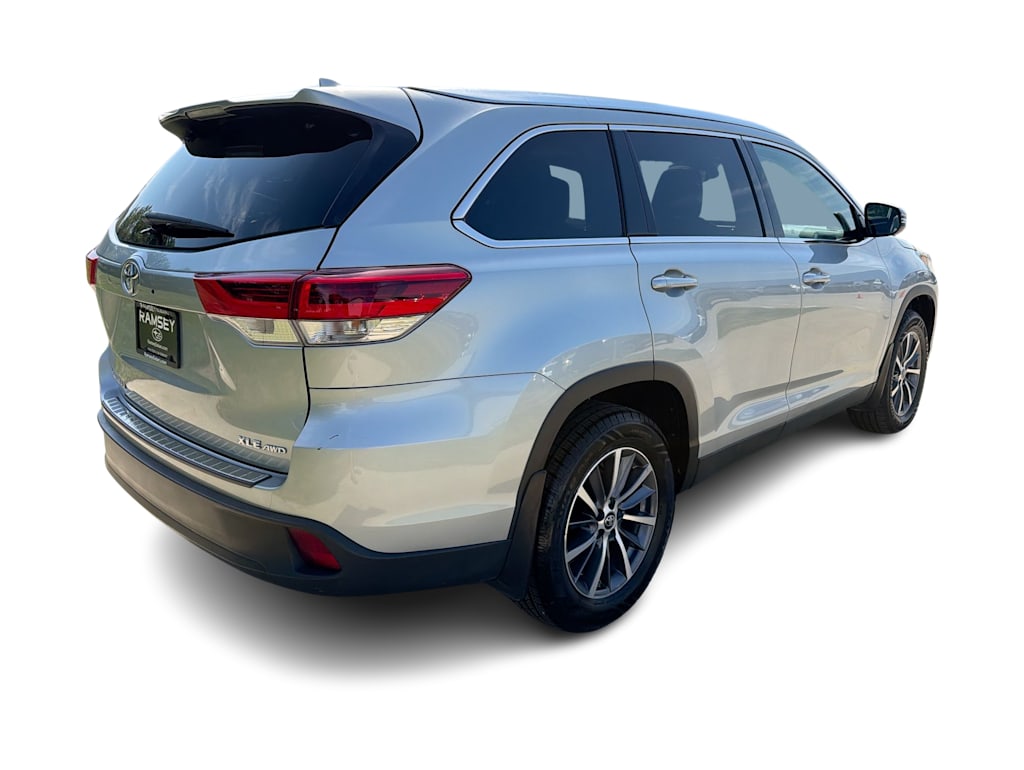 Thumbnail: 2019 Toyota Highlander - 20