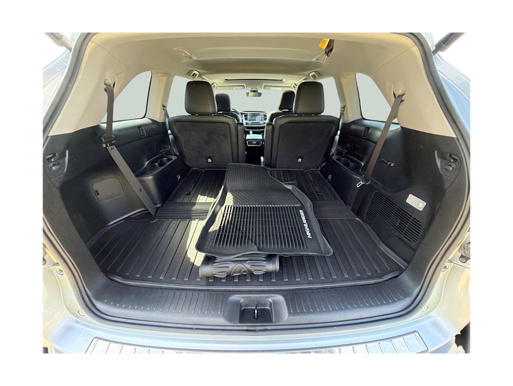 Thumbnail: 2019 Toyota Highlander - 17