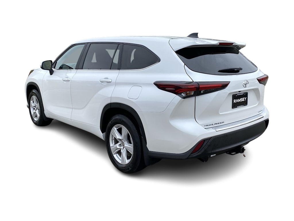 2024 Toyota Highlander LE 4