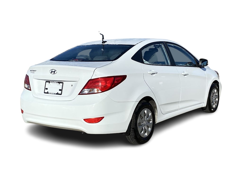 2016 Hyundai Accent SE 21