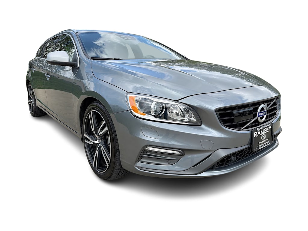 Thumbnail: 2017 Volvo V60 - 23