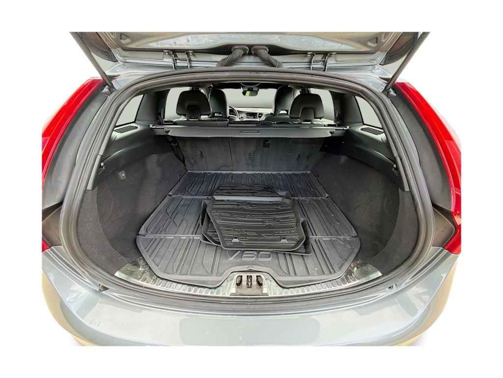 Thumbnail: 2017 Volvo V60 - 18