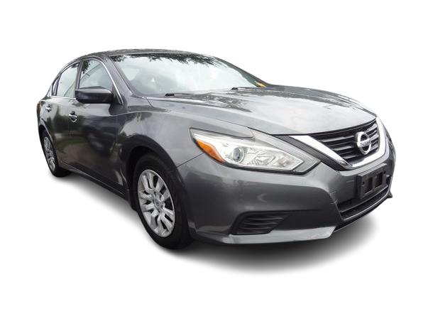 Thumbnail: 2017 Nissan Altima - 10