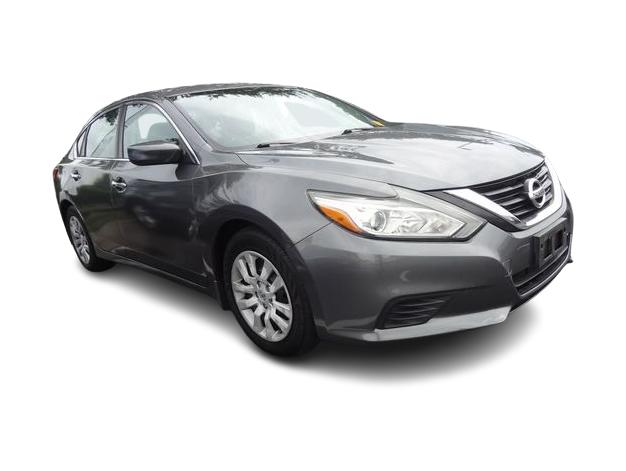 Thumbnail: 2017 Nissan Altima - 11
