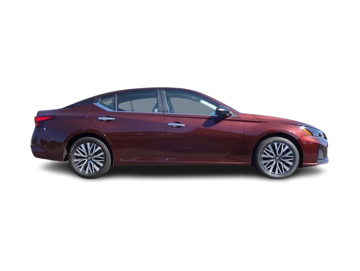 Thumbnail: 2025 Nissan Altima - 17
