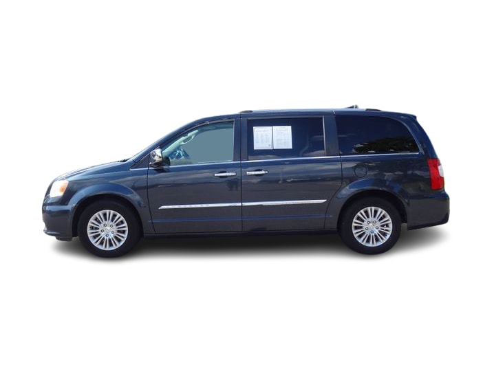 Thumbnail: 2013 Chrysler Town & Country - 3