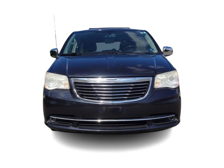Thumbnail: 2013 Chrysler Town & Country - 4