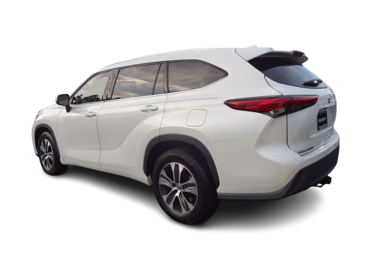 Thumbnail: 2021 Toyota Highlander - 3