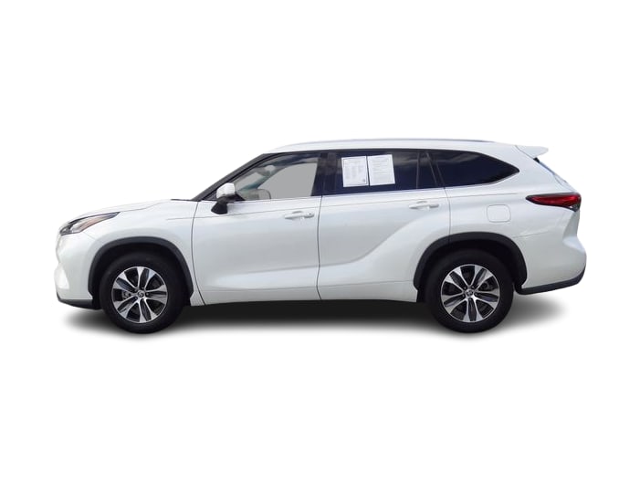 Thumbnail: 2021 Toyota Highlander - 3