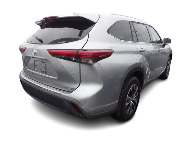 Thumbnail: 2022 Toyota Highlander - 11