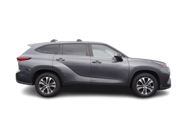Thumbnail: 2023 Toyota Highlander - 17
