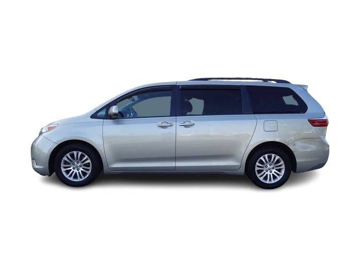 Thumbnail: 2016 Toyota Sienna - 3
