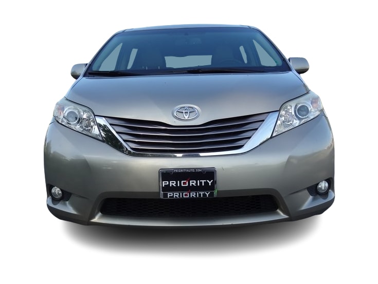 Thumbnail: 2016 Toyota Sienna - 4