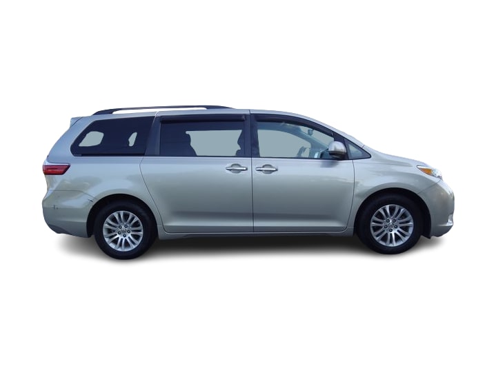 Thumbnail: 2016 Toyota Sienna - 16