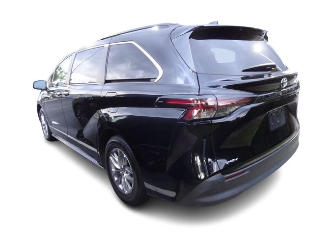 Thumbnail: 2026 Toyota Sienna - 2