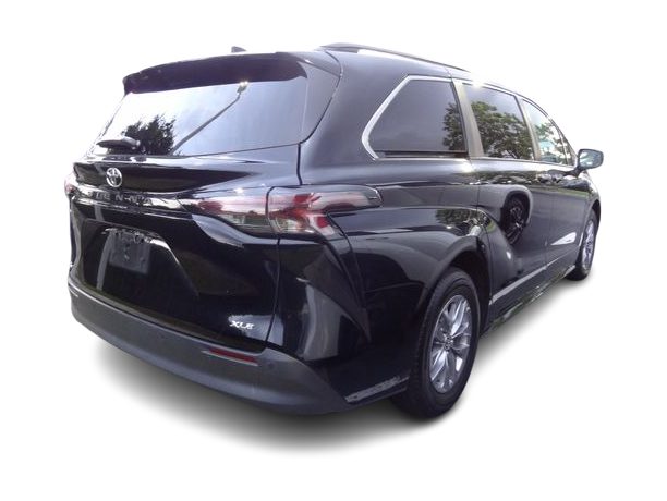 Thumbnail: 2026 Toyota Sienna - 11