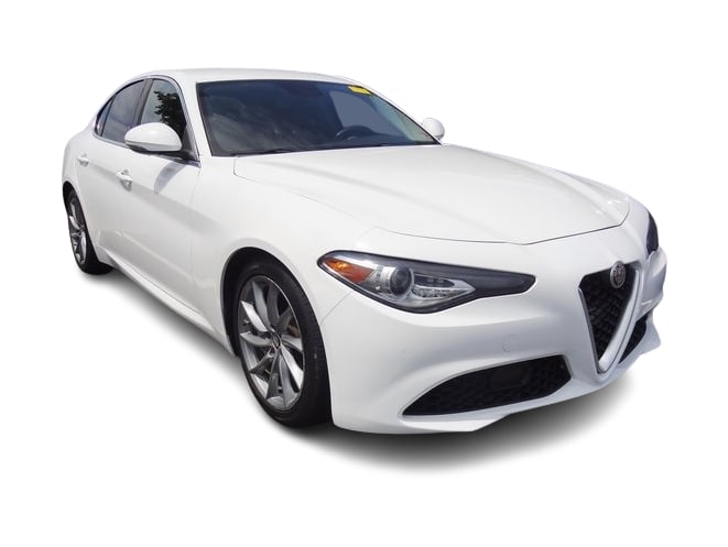 Thumbnail: 2017 Alfa Romeo Giulia - 9