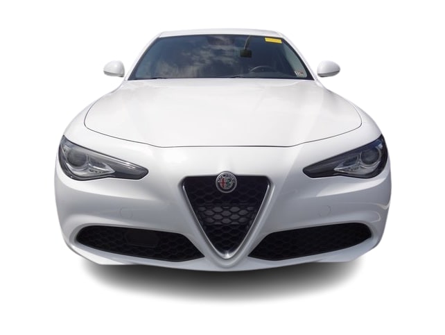 Thumbnail: 2017 Alfa Romeo Giulia - 4