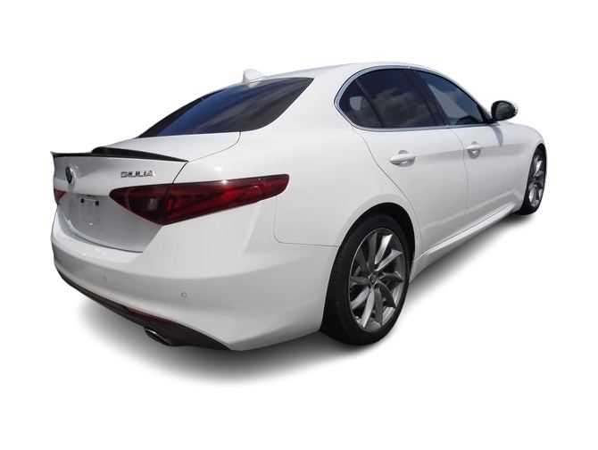 Thumbnail: 2017 Alfa Romeo Giulia - 10