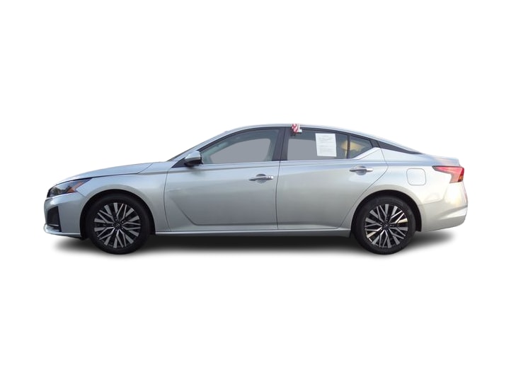 Thumbnail: 2023 Nissan Altima - 3