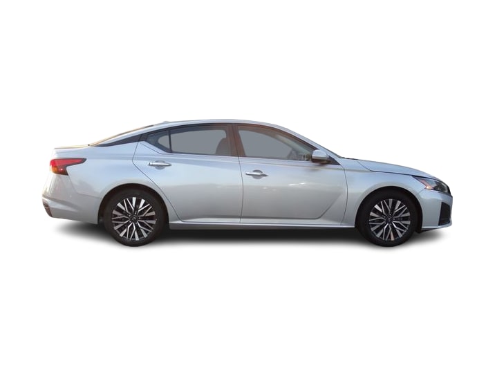 Thumbnail: 2023 Nissan Altima - 18