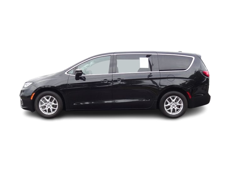Thumbnail: 2023 Chrysler Pacifica - 3