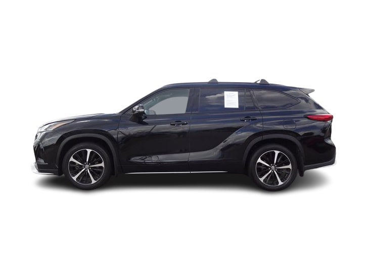 Thumbnail: 2021 Toyota Highlander - 3