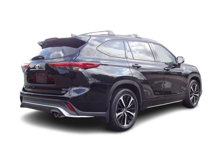 Thumbnail: 2021 Toyota Highlander - 15
