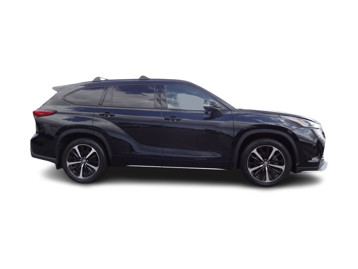 Thumbnail: 2021 Toyota Highlander - 16