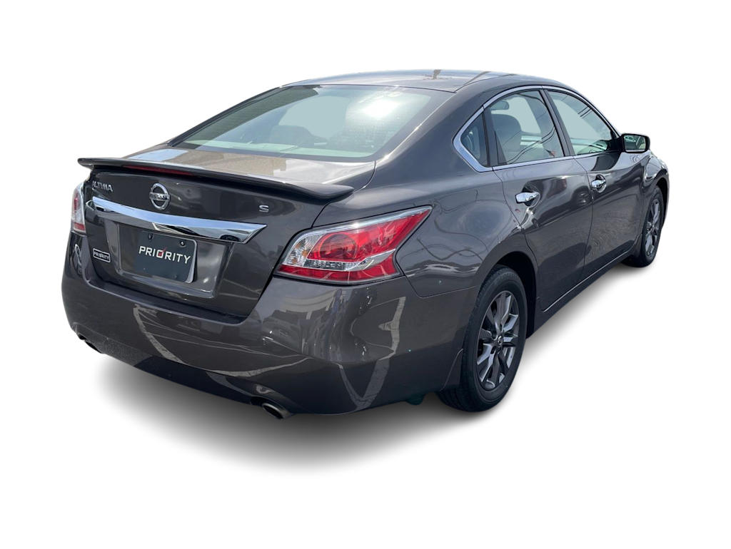 Thumbnail: 2015 Nissan Altima - 16