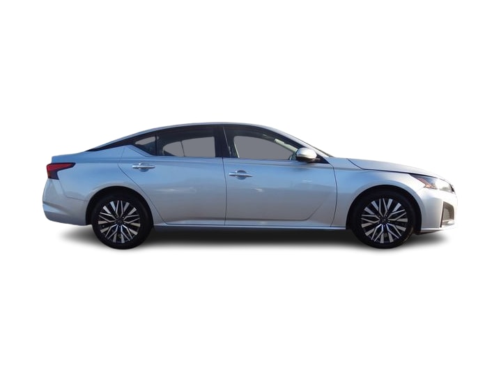 Thumbnail: 2023 Nissan Altima - 17