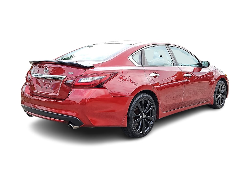 Thumbnail: 2017 Nissan Altima - 18