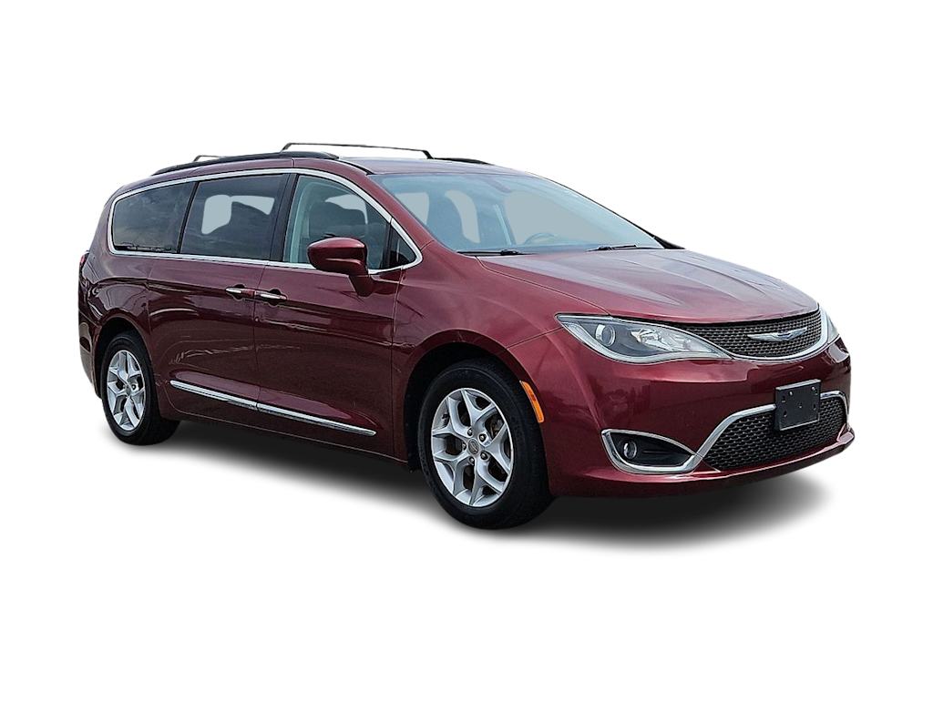 Thumbnail: 2017 Chrysler Pacifica - 18