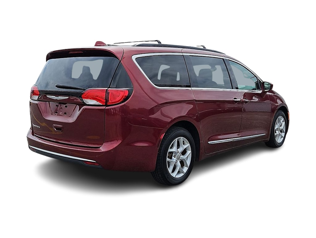 Thumbnail: 2017 Chrysler Pacifica - 19