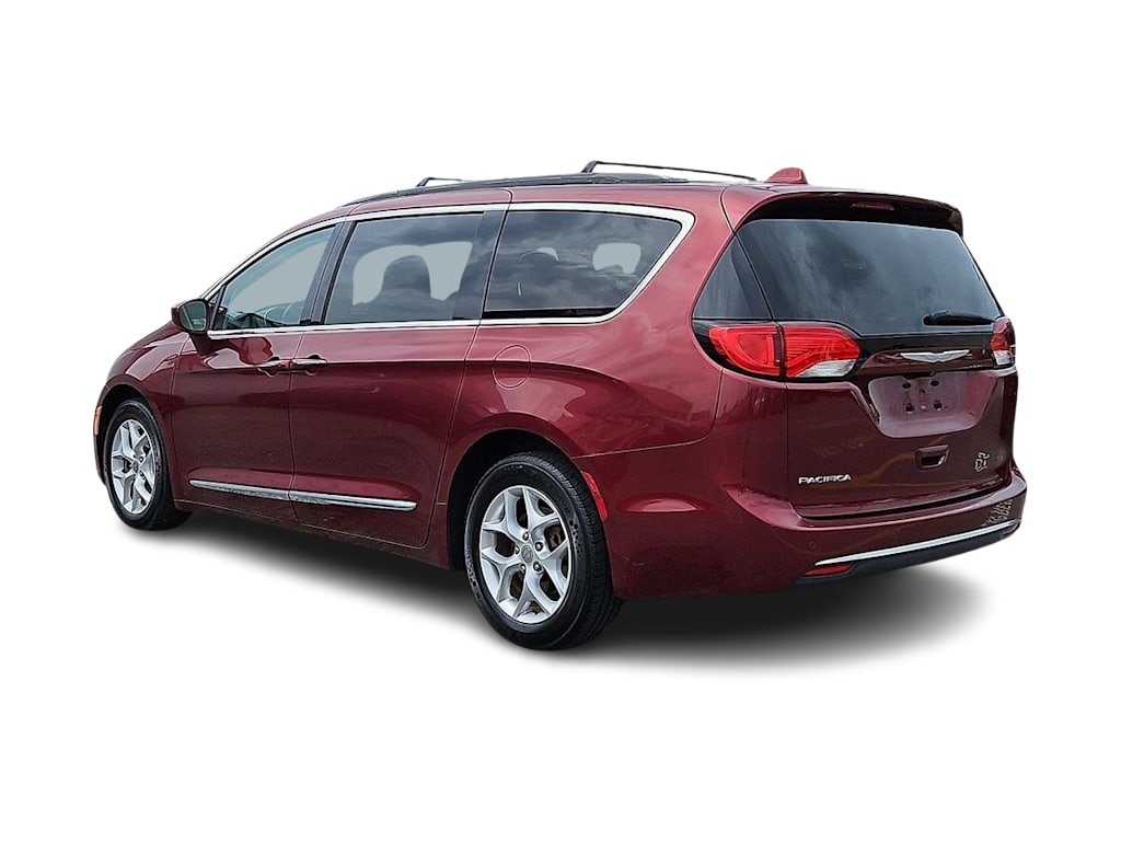 Thumbnail: 2017 Chrysler Pacifica - 4