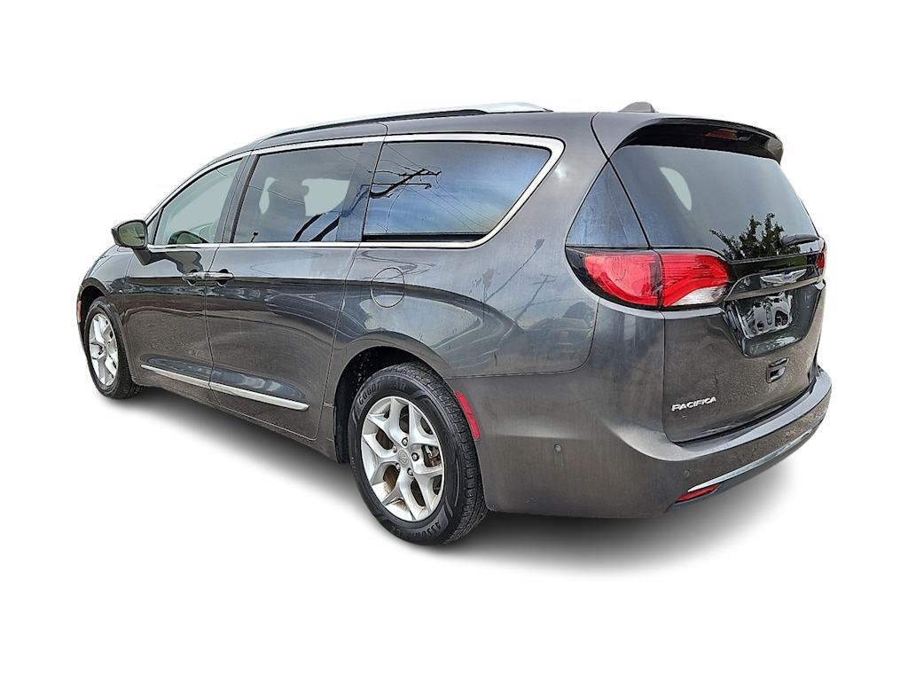 Thumbnail: 2019 Chrysler Pacifica - 4