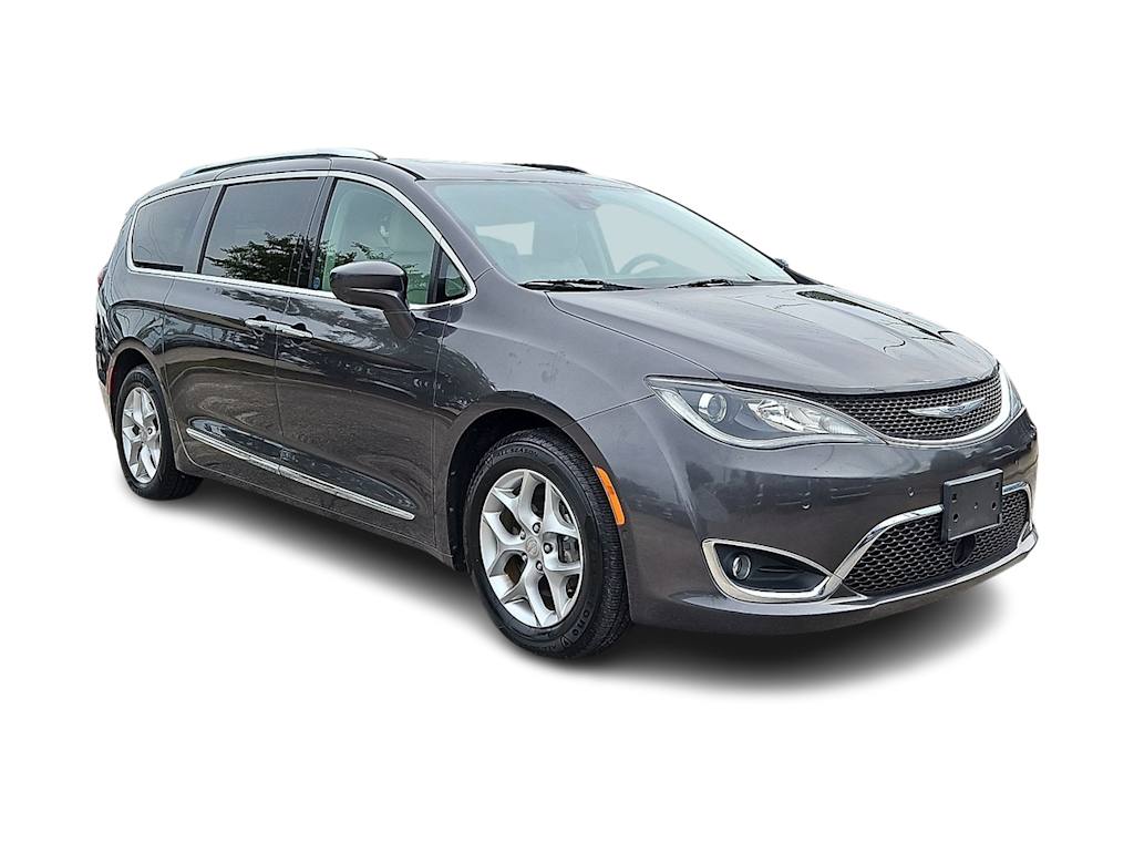 Thumbnail: 2019 Chrysler Pacifica - 17