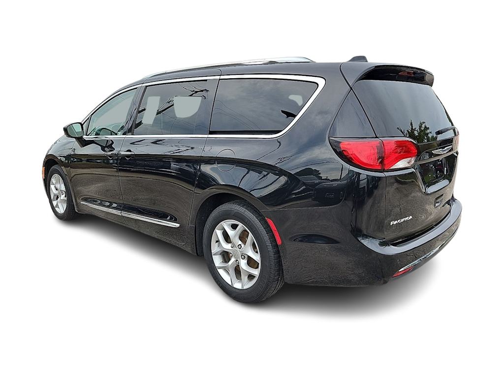 Thumbnail: 2019 Chrysler Pacifica - 4