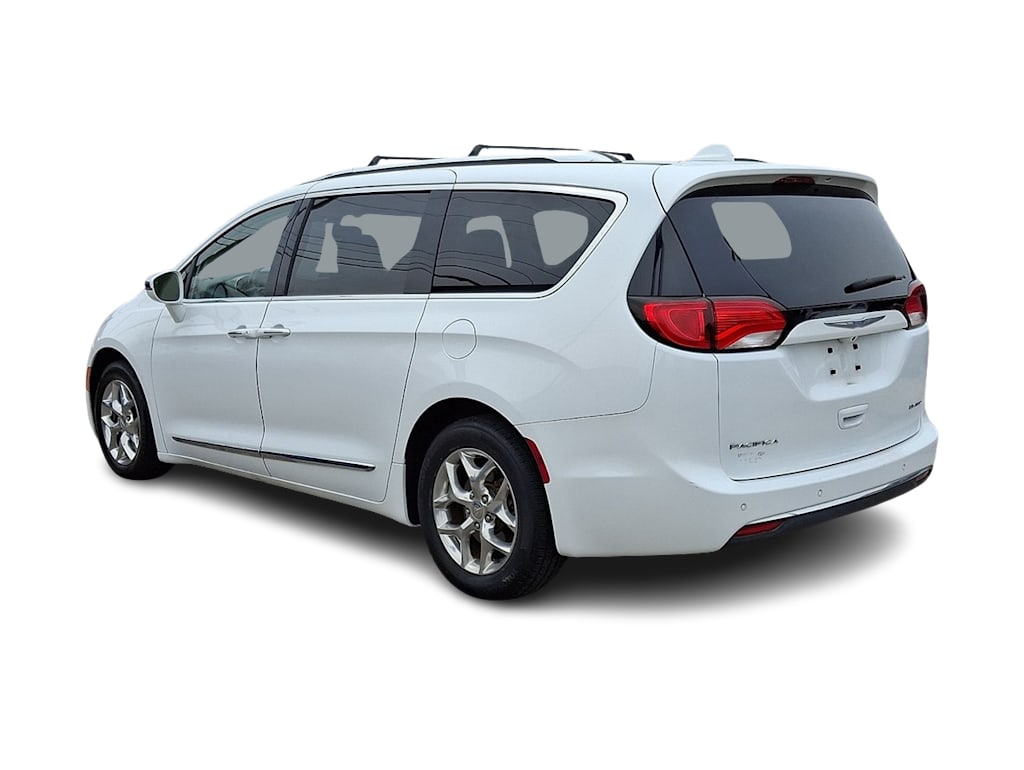 Thumbnail: 2018 Chrysler Pacifica - 4