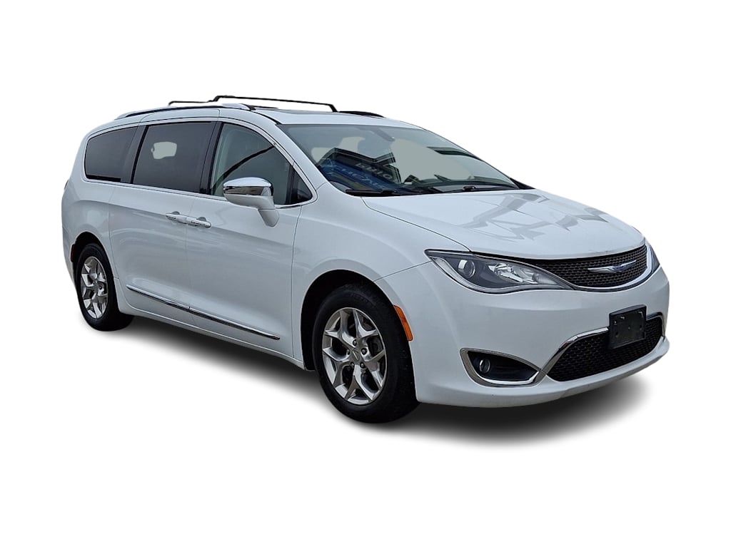 Thumbnail: 2018 Chrysler Pacifica - 17