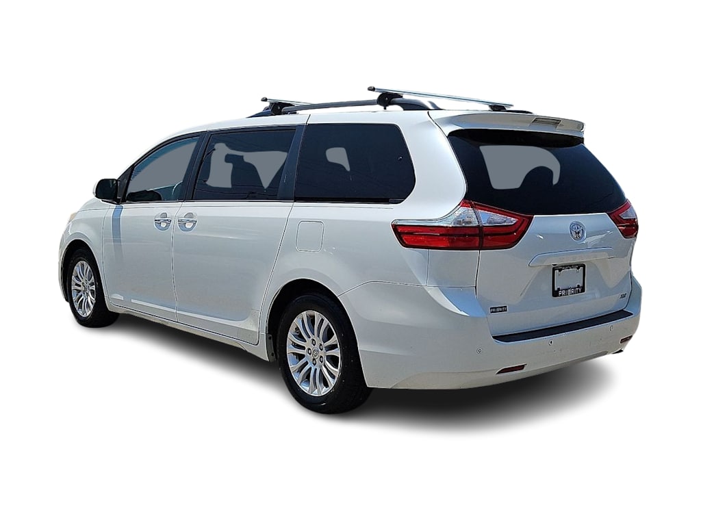 Thumbnail: 2016 Toyota Sienna - 4