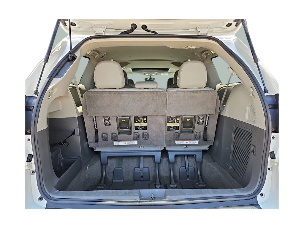 Thumbnail: 2016 Toyota Sienna - 15