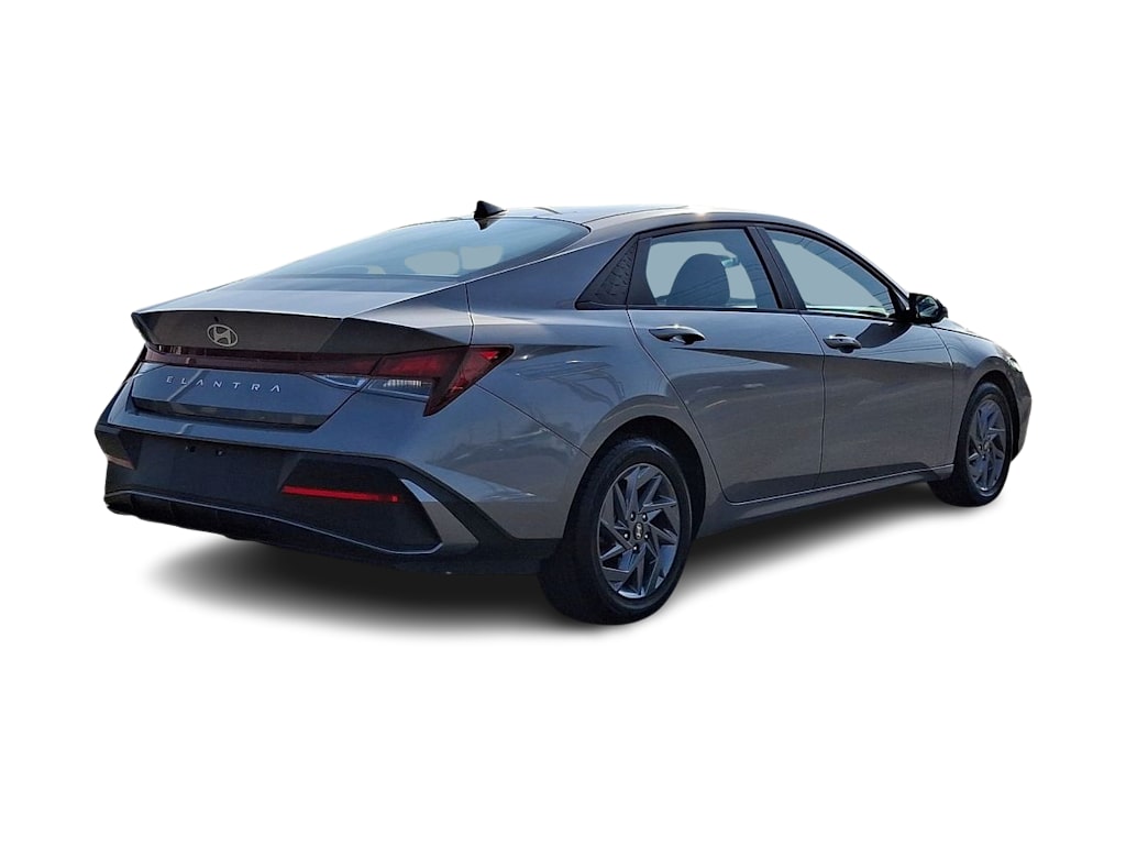 Thumbnail: 2024 Hyundai Elantra - 17