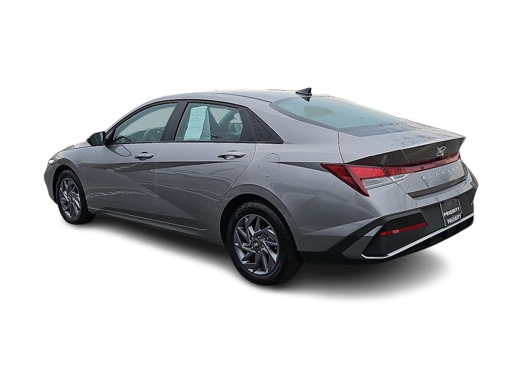 Thumbnail: 2024 Hyundai Elantra - 3