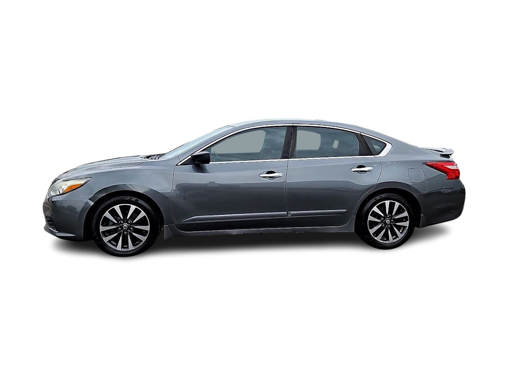 Thumbnail: 2017 Nissan Altima - 3