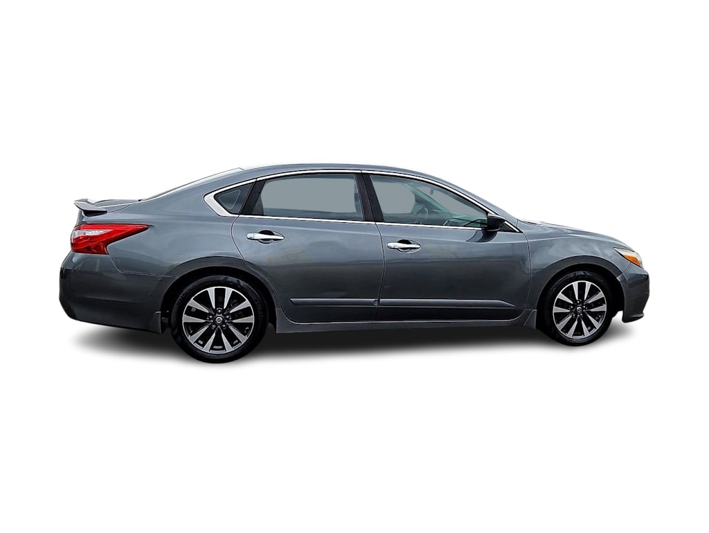 Thumbnail: 2017 Nissan Altima - 24