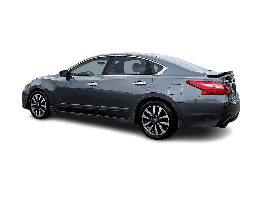 Thumbnail: 2017 Nissan Altima - 4