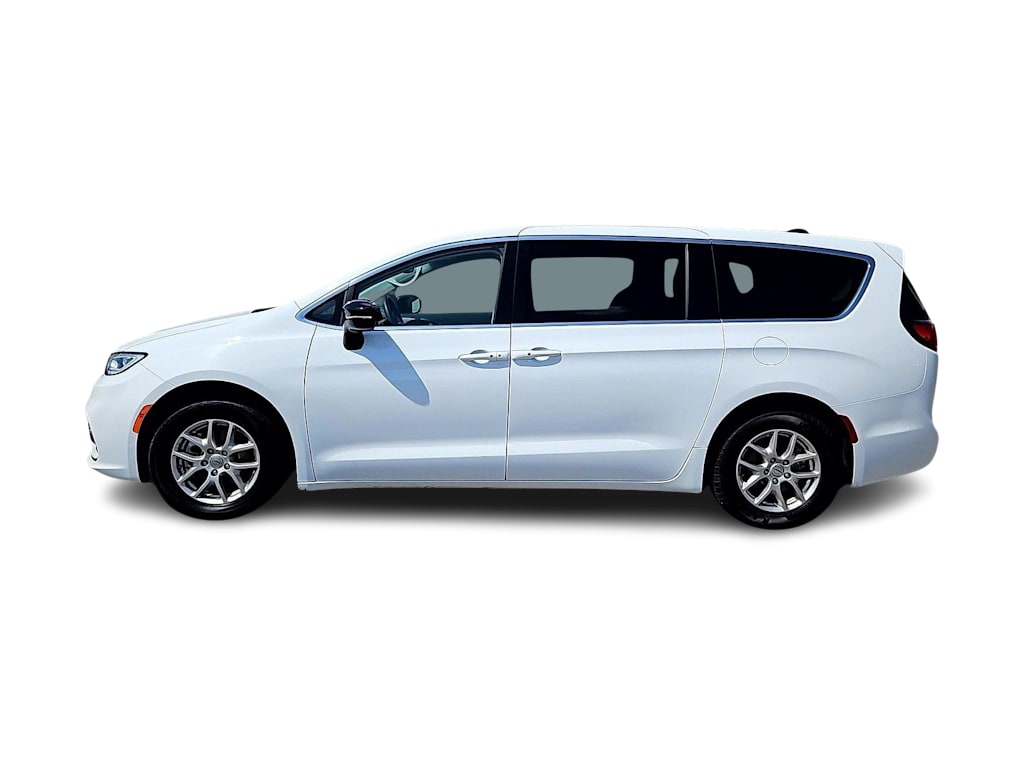 Thumbnail: 2024 Chrysler Pacifica - 3