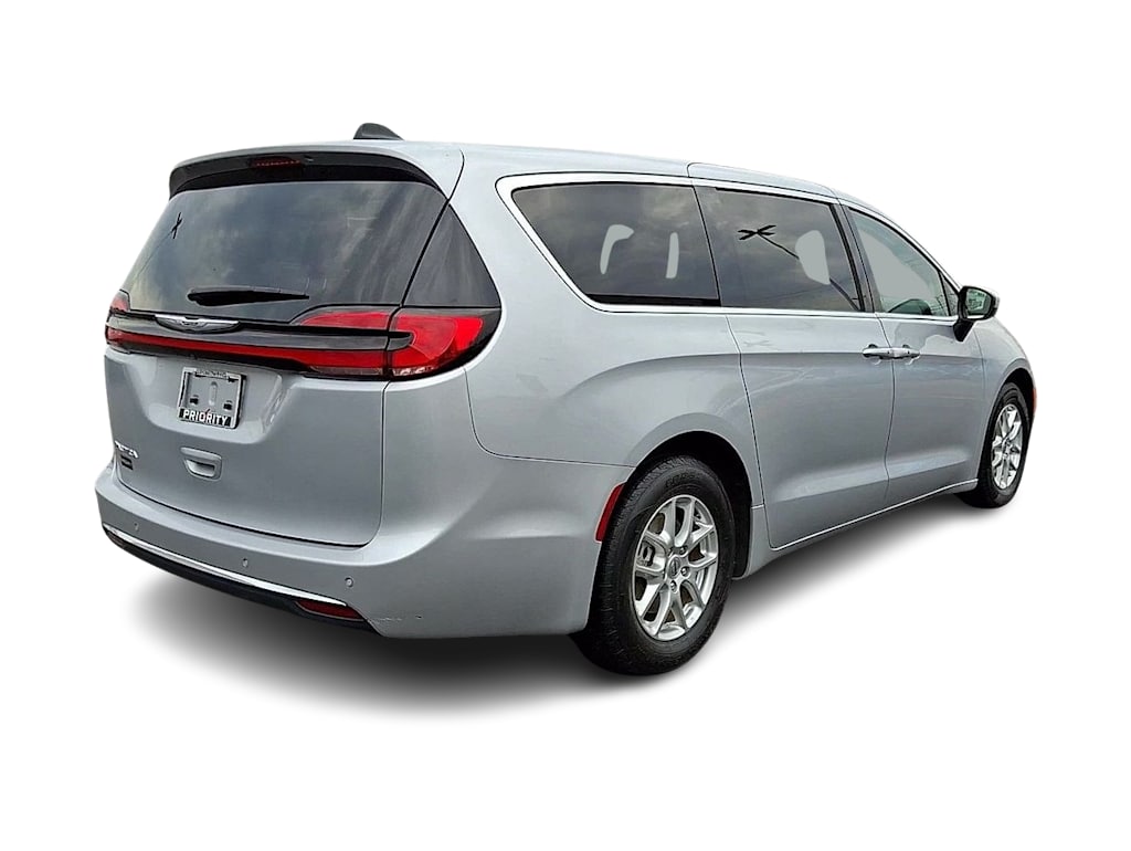 Thumbnail: 2023 Chrysler Pacifica - 20