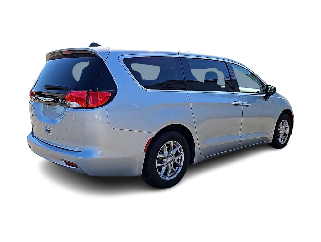 Thumbnail: 2024 Chrysler Voyager - 21